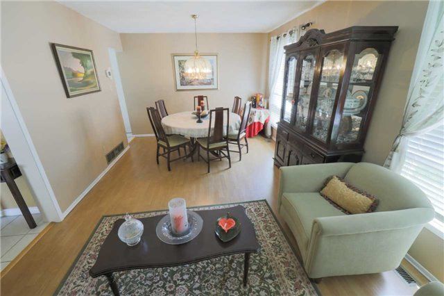 51 Chase Crt, Markham, L3S 1V6 | Image 3