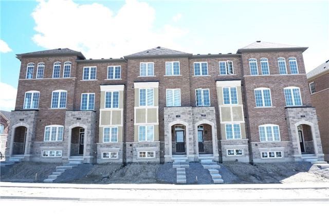 340 Clay Stones St, Newmarket, L3X0M1 | Image 2