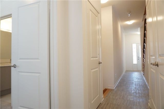 340 Clay Stones St, Newmarket, L3X0M1 | Image 3