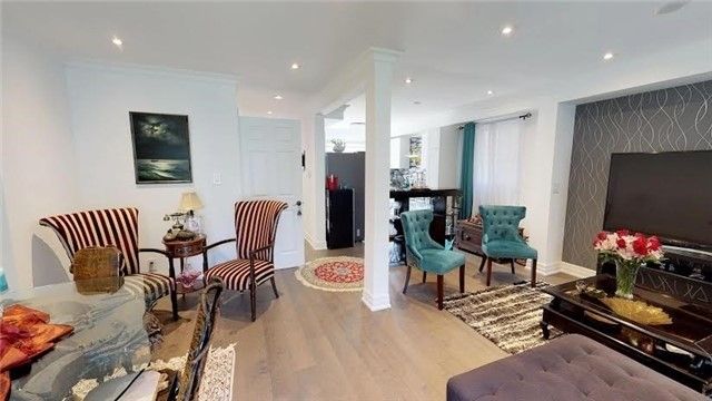 46 Lund St, Richmond Hill, L4C5V7 | Image 2