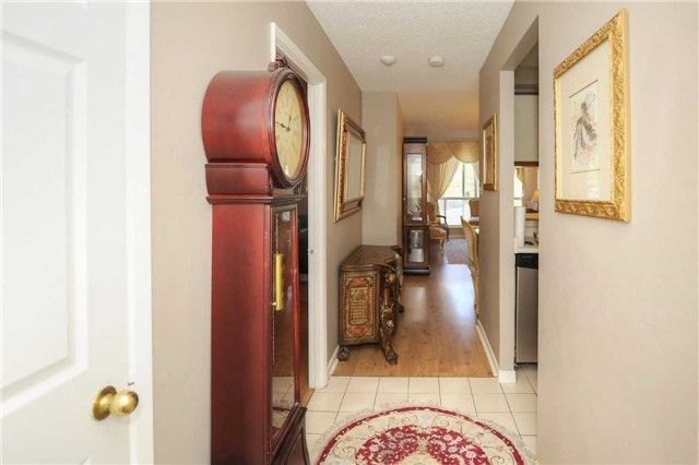 208 - 175 Cedar Ave, Richmond Hill, L4C9V3 | Image 2