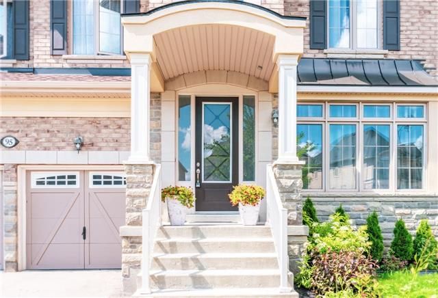 95 Vines Pl, Aurora, L4G 0R7 | Image 2