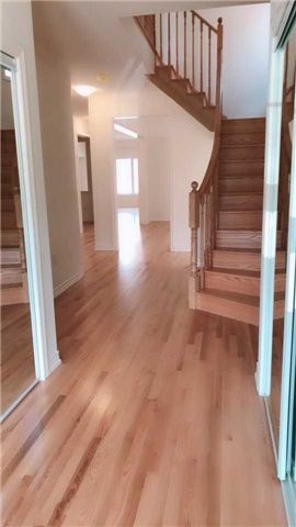 8 Kavanagh Ave, East Gwillimbury, L9N0P6 | Image 2