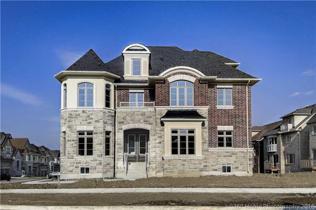 102 Giardina Cres, Richmond Hill, L4B0G2 | Image 2