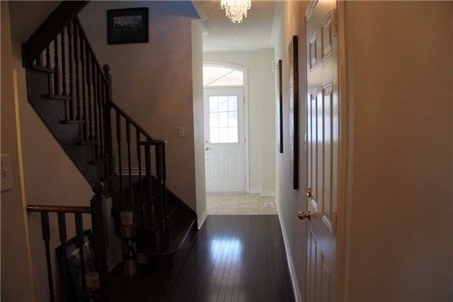 45 Lost Pond Cres, Whitchurch-Stouffville, L4A0R4 | Image 3