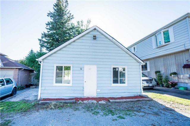 52 Wildwood Ave, Richmond Hill, L4E3B3 | Image 2