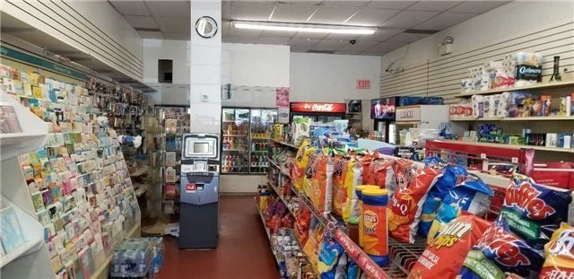 9625 Yonge St, Richmond Hill, L4C 5T2 | Image 3