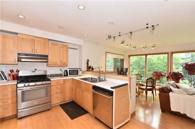 66 Westwood Lane, Richmond Hill, L4C6Y1 | Image 2