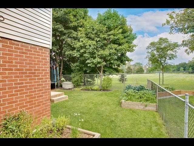 49 Seaton Dr, Aurora, L4G3W9 | Image 3