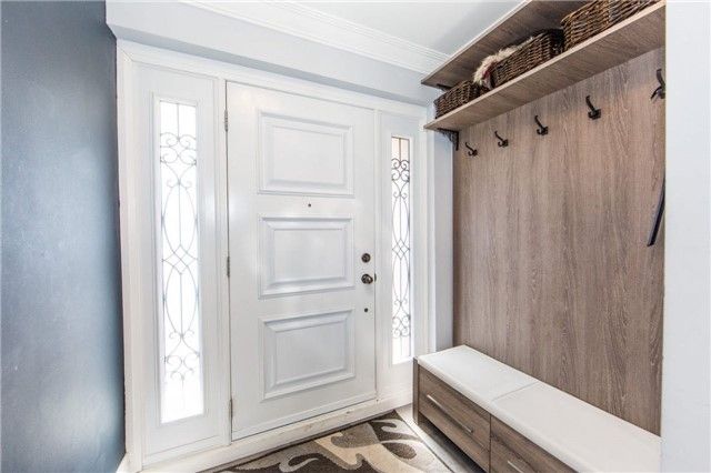 54 Leisure Lane, Richmond Hill, L4C 4X1 | Image 2