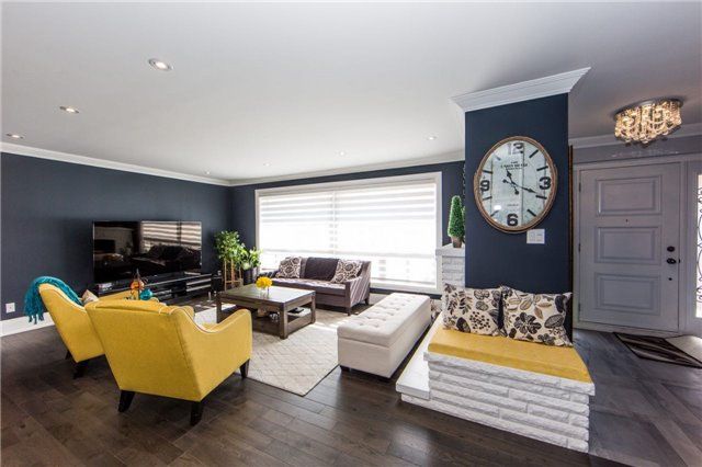 54 Leisure Lane, Richmond Hill, L4C 4X1 | Image 3
