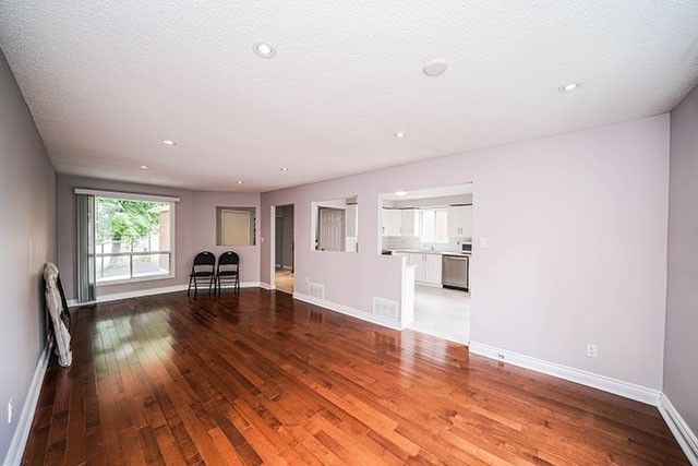 115 Coles Ave, Vaughan, L4L1L8 | Image 2