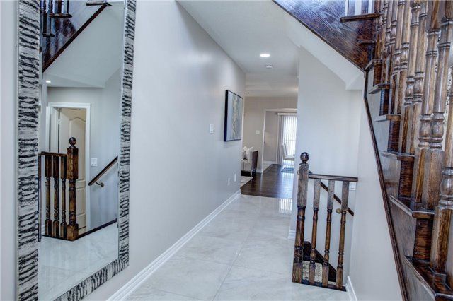 66 Lealinds Rd, Vaughan, L6A0L9 | Image 2