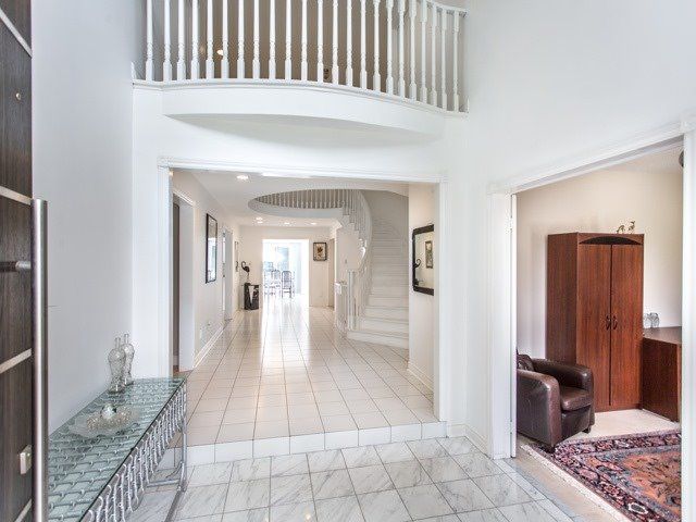 31 Vesta Dr, Richmond Hill, L4B2M2 | Image 2