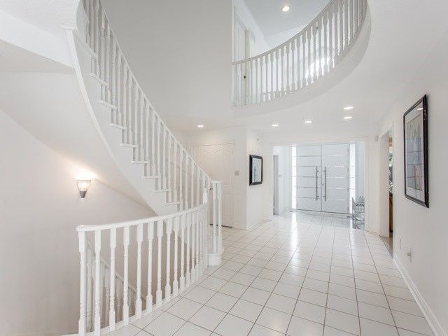 31 Vesta Dr, Richmond Hill, L4B2M2 | Image 3