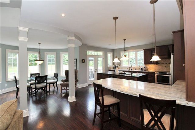 19 Wolf Run Crt, Whitchurch-Stouffville, L4A2L4 | Image 2