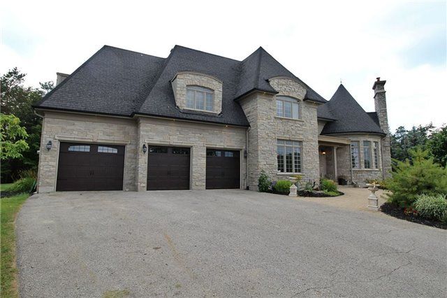 19 Wolf Run Crt, Whitchurch-Stouffville, L4A2L4 | Image 3