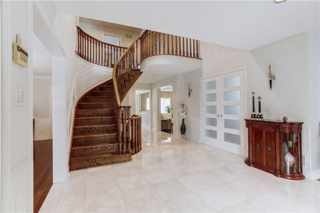 1 Elderwood Dr, Richmond Hill, L4B2X3 | Image 2