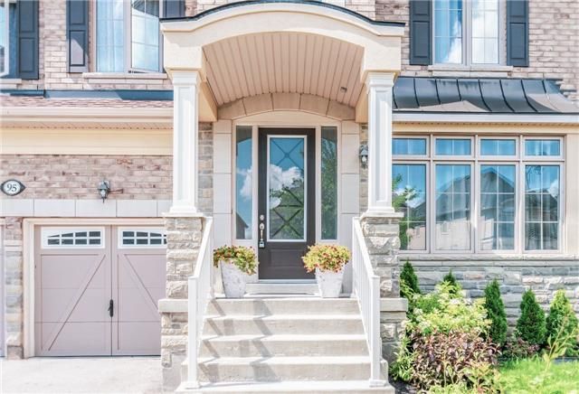95 Vines Pl, Aurora, L4G 0R7 | Image 2
