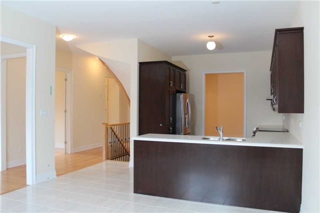 207 Gardiner Dr, Bradford West Gwillimbury, L3Z0J5 | Image 2