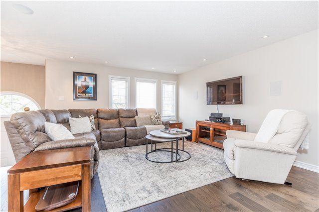 12 Smith St, Bradford West Gwillimbury, L3Z3C9 | Image 3