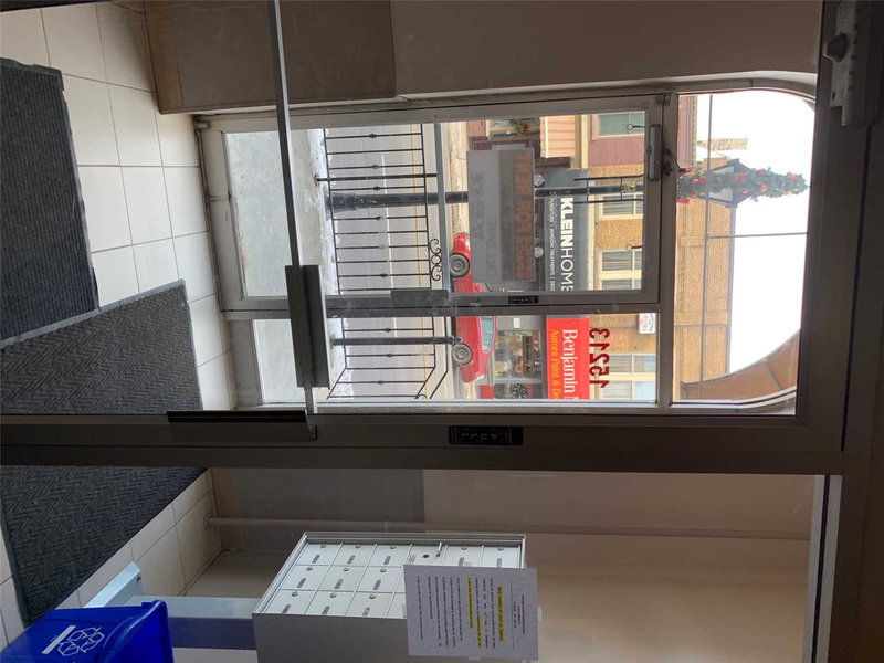 11 - 15213 Yonge St, Aurora, L4G1L8 | Image 3