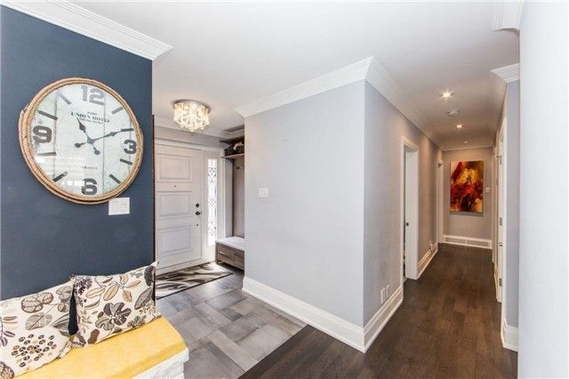 54 Leisure Lane, Richmond Hill, L4C 4X1 | Image 3