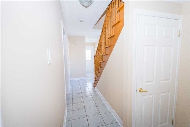 50 Widdifield Ave, Newmarket, L3X1Z4 | Image 3