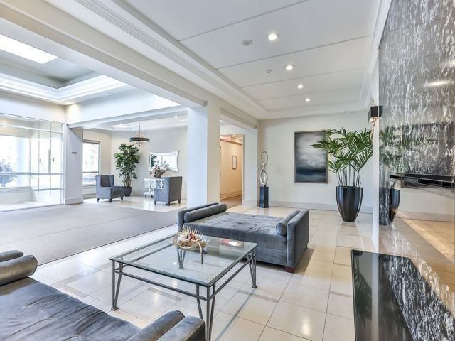 905 - 50 Disera Dr, Vaughan, L4J9E9 | Image 2