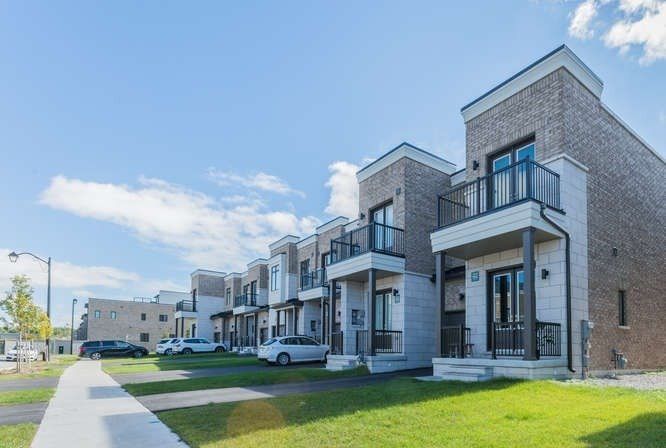 197 Elyse Crt, Aurora, L4G2C9 | Image 2