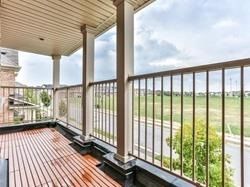 939 Memorial Circ, Newmarket, L3X0B5 | Image 2