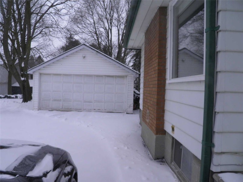 5373 Aurora Rd, Whitchurch-Stouffville, L4A7X4 | Image 2