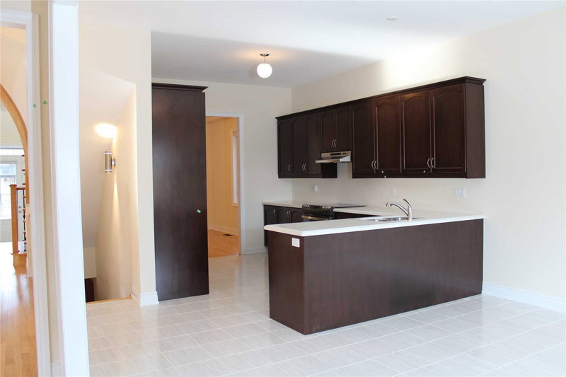 207 Gardiner Dr, Bradford West Gwillimbury, L3Z0J5 | Image 3