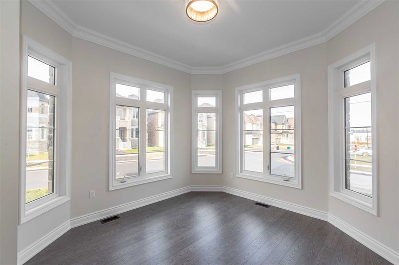 102 Giardina Cres, Richmond Hill, L4B 0G2 | Image 3