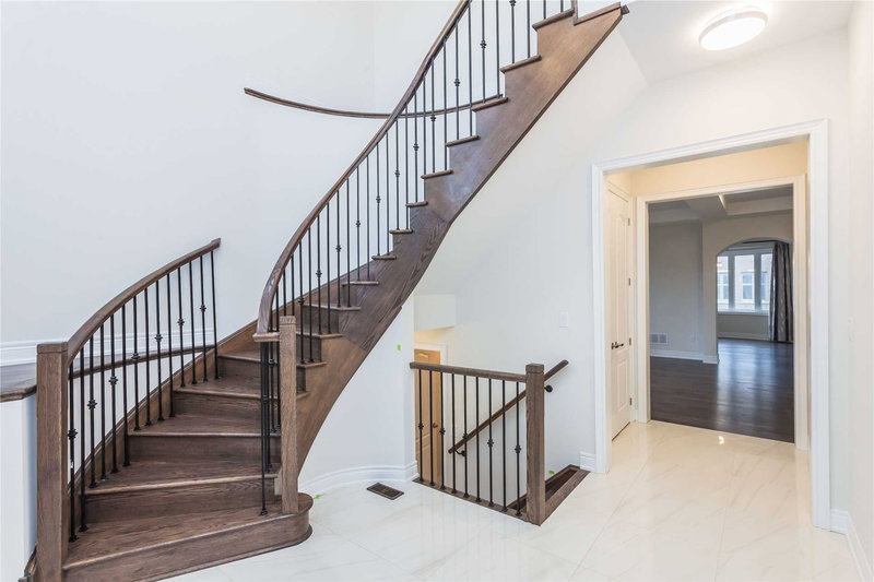 853 Harry Douglas St, Newmarket, L3X 0K3 | Image 2