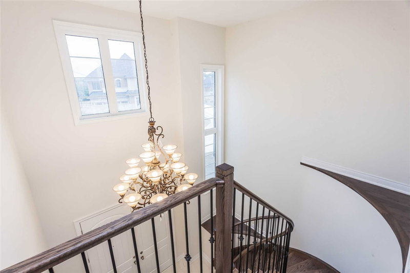 853 Harry Douglas St, Newmarket, L3X 0K3 | Image 3