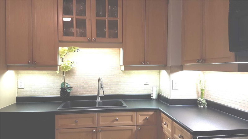 603 - 67 Richmond St, Richmond Hill, L4C3Y3 | Image 2