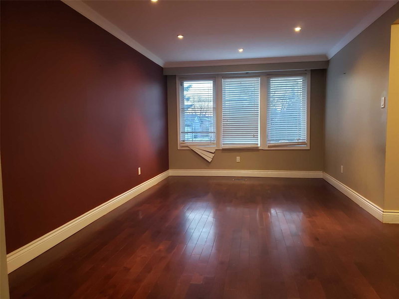 266 London Rd, Newmarket, L3Y6K8 | Image 3