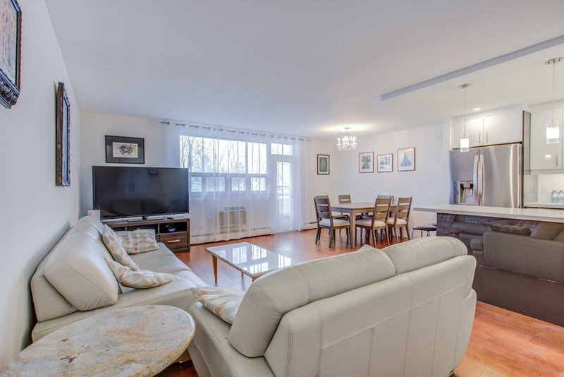 304 - 67 Richmond St, Richmond Hill, L4C3Y3 | Image 2