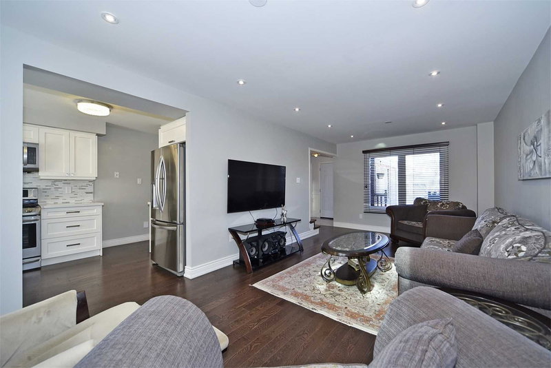 104 Houseman Cres, Richmond Hill, L4C7S5 | Image 2