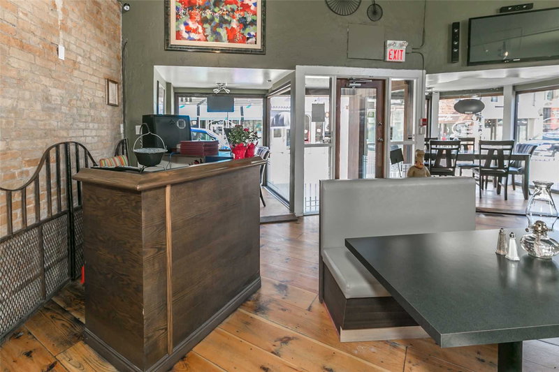 200 Main St S, Newmarket, L3Y3Z3 | Image 2