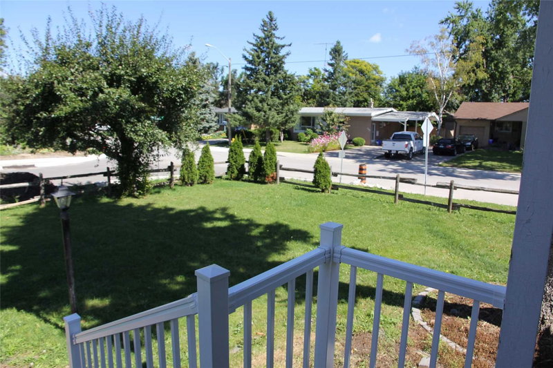 348 Boisdale Ave, Richmond Hill, L4C1R3 | Image 2