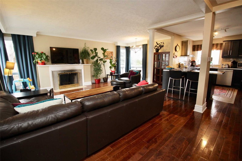 348 Boisdale Ave, Richmond Hill, L4C1R3 | Image 3