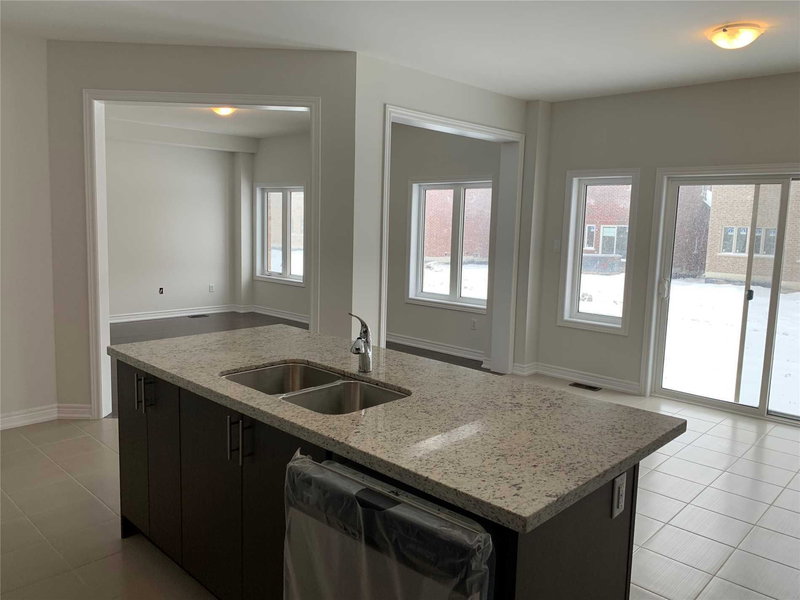 977 Larter St, Innisfil, L9S0J9 | Image 3