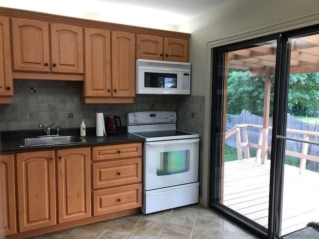 126 Cascade Circ, Richmond Hill, L4C3H7 | Image 2