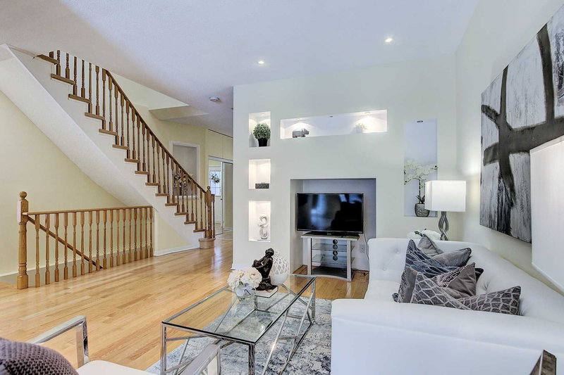 14 Zermatt Way, Markham, L3R5H9 | Image 3