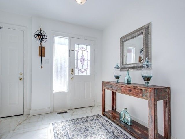 42 Coventry Crt, Richmond Hill, L4C8B8 | Image 2