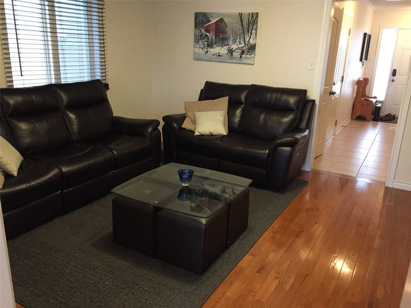 215 Banting Cres, Essa, L0M1B6 | Image 2