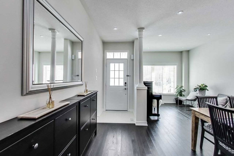 72 Dovetail Dr, Richmond Hill, L4E5A7 | Image 2