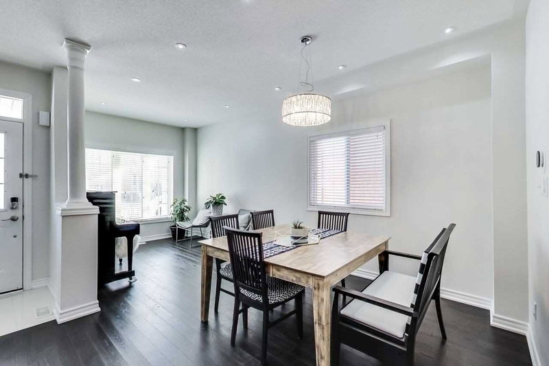 72 Dovetail Dr, Richmond Hill, L4E5A7 | Image 3